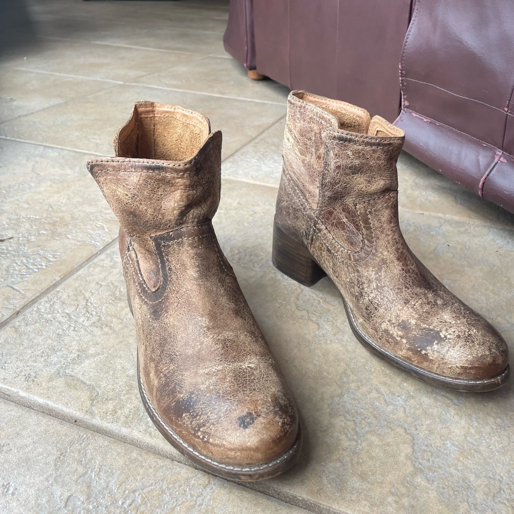 DibaTrue booties . Size 9. Only worn once